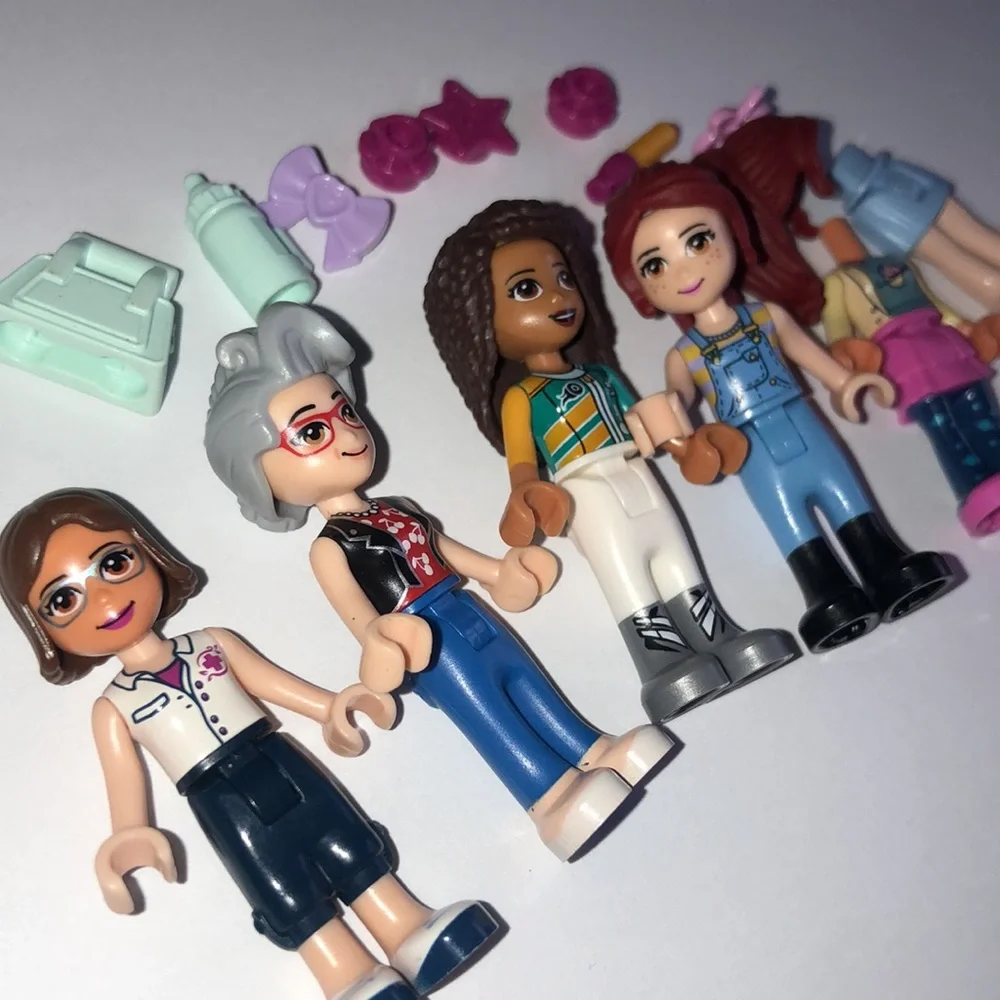 LEGO Friends Minifigs LEGO Friends Mia LEGO Dottie LEGO Andrea LEGO girls